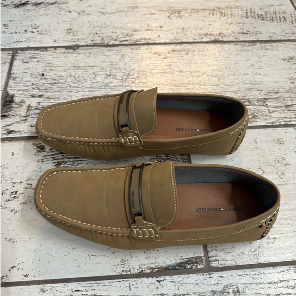 Tommy Hilfiger Ayele  Moc Toe Driving Loafer - Picture 2 of 5